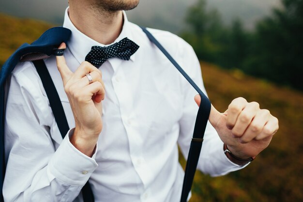 Five Creative Strategies for Coordinating Groomsmen Outfits